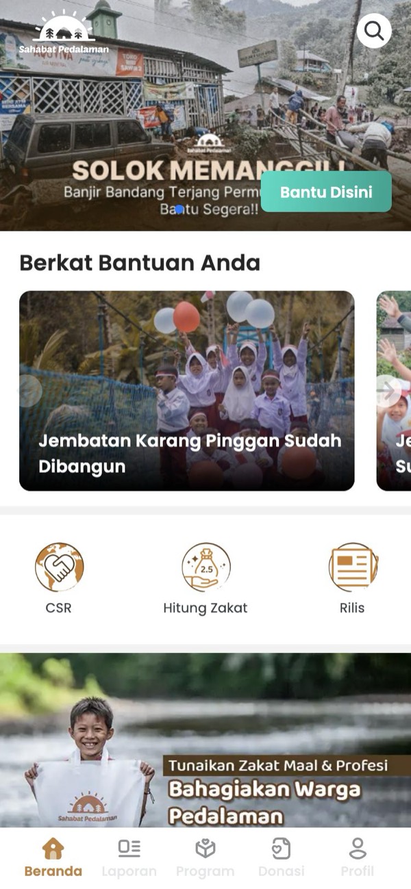 Halaman depan donasi.sahabatpedalaman.org di ponsel: banner tanggap bencana, kabar penyaluran, dan menu hitung zakat